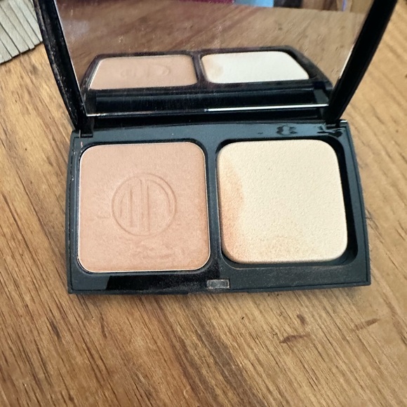 Merle Norman Ultra Powder Foundation in Black Compact - Picture 2 of 2